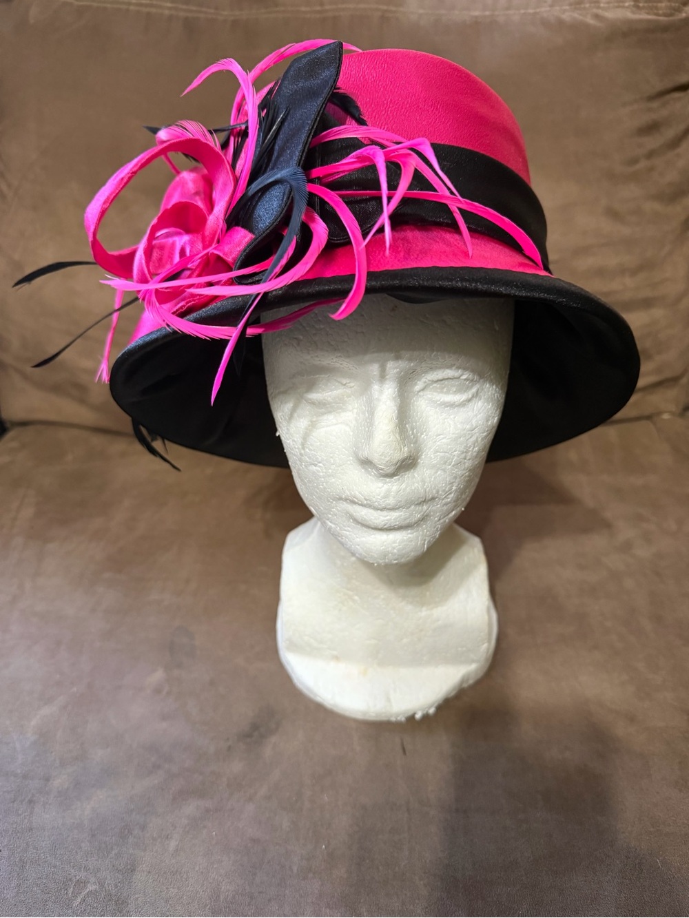 Fine Millenery Women’s Elegant Pink and Black Feathered Cloche Hat